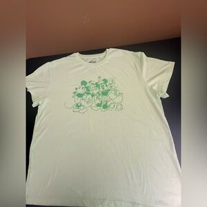 DISNEY WOMEN’S SIZE XXL MICKEY & FRIENDS SHORT SLEEVE T-SHIRT. . SOOO SOFT